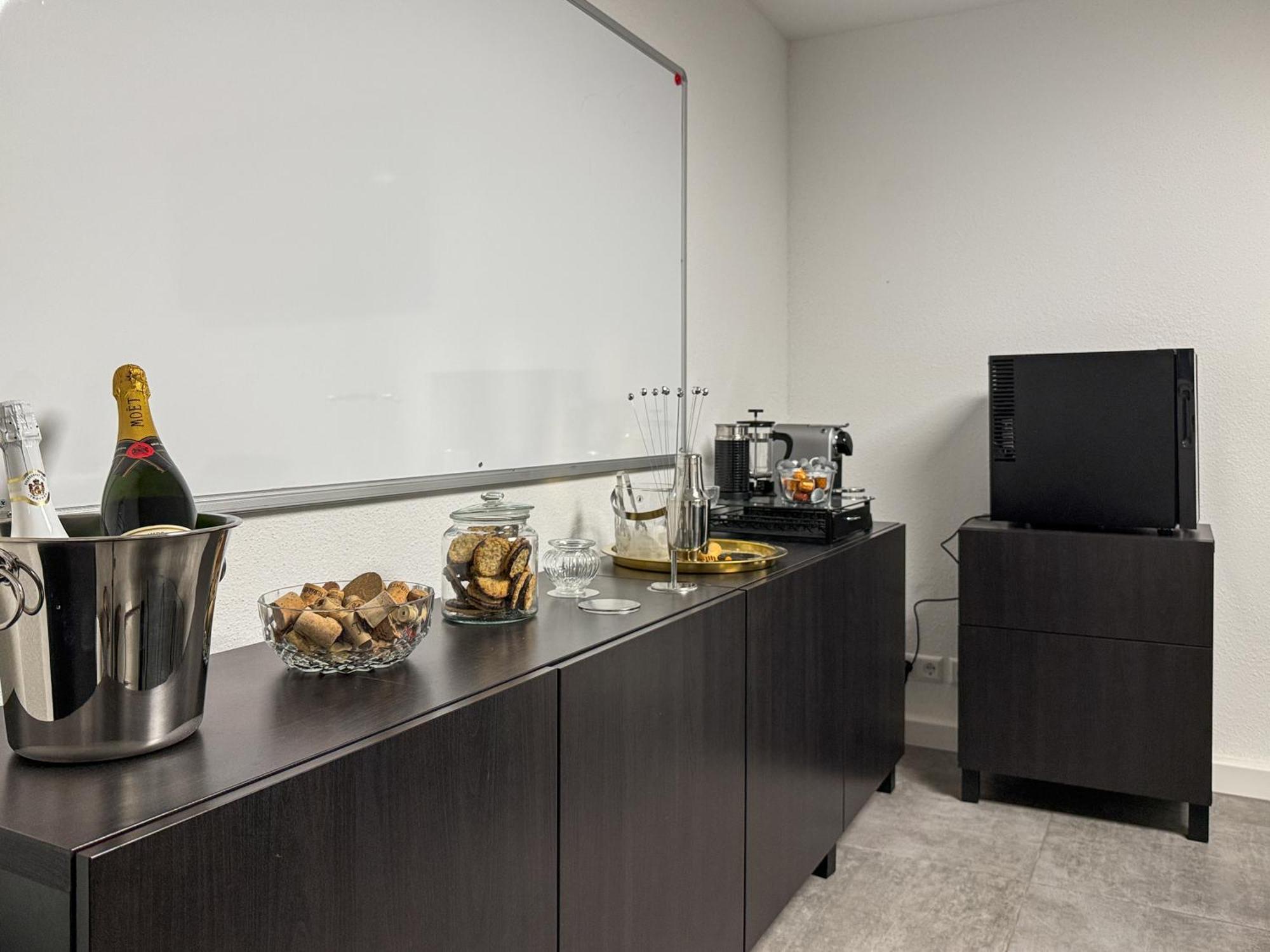 Group Friendly Comfort Central Stuttgart Apartment Exterior photo